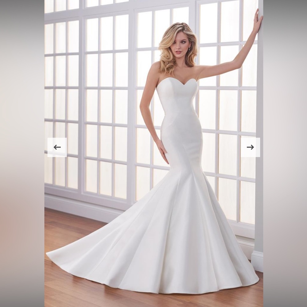 Martin Thornburg 221210 Harbine Wedding Gown